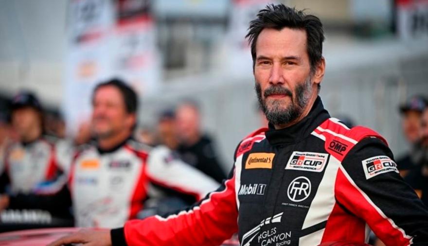 ¿Lo copia a Brad Pitt? Después de F1, Keanu Reeves llega a la Fórmula 1