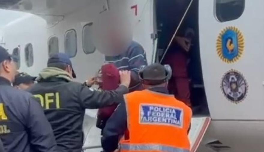 Extraditan desde Uruguay a tres prófugos acusados de trata de personas y abuso sexual