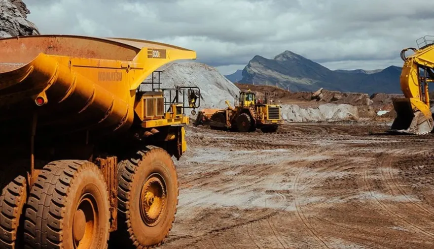 Entre los productos del sector minero que serán alcanzados por la nueva normativa se encuentran aquellos que son categorizados en los rubros de minería no metalífera, metalífera, rocas de aplicación, combustibles, y piedras preciosas y/o semipreciosas.