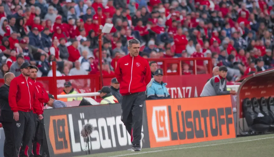 Julio Vaccari renunció como DT de Independiente, tras la derrota con Banfield