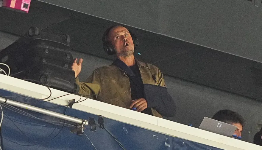 Luis Enrique vio el primer tiempo del PSG-Lens desde un palco