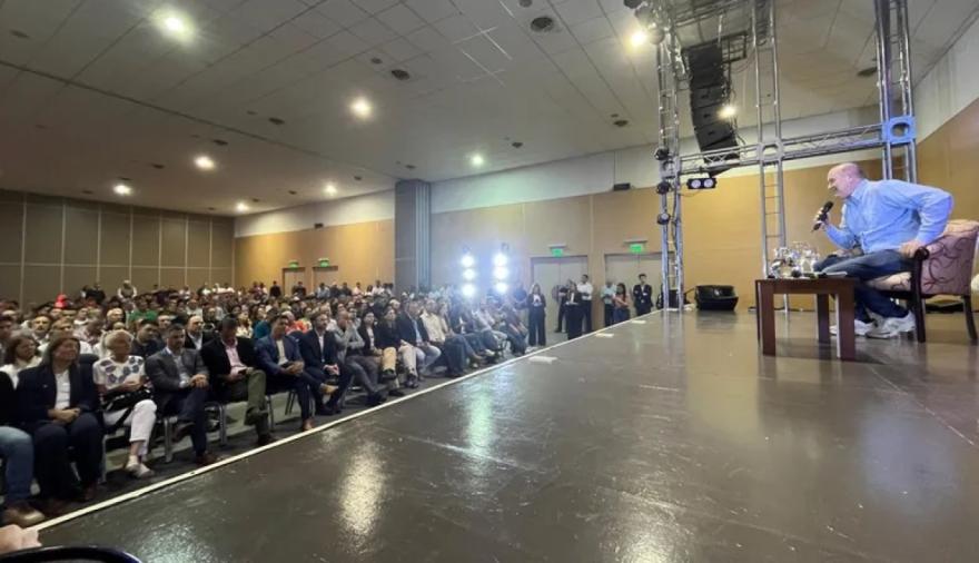 Sturzenegger prometió estabilidad post 26-O y elogió la producción entrerriana
