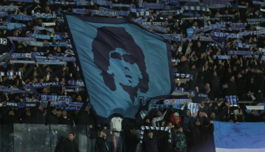 Nápoles volvió a rendir homenaje a Maradona en la previa de la Champions