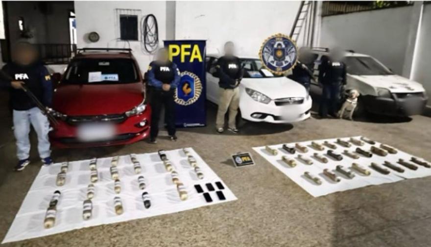 Cuatro narcos en dos autos llevaban 48 kilos de cocaína ocultos en los tanques de combustible