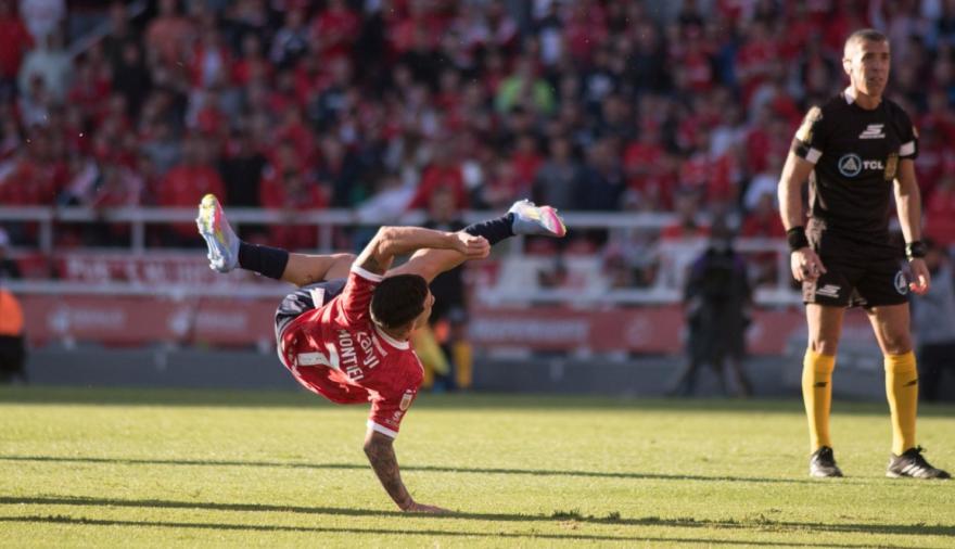 Santiago Montiel ganó el Premio Puskás de la FIFA por su chilena inolvidable