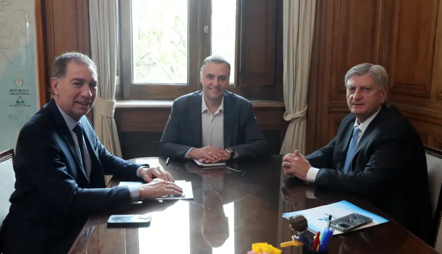 Reforma laboral: Adorni y Santilli buscan el apoyo de Ziliotto, gobernador de La Pampa