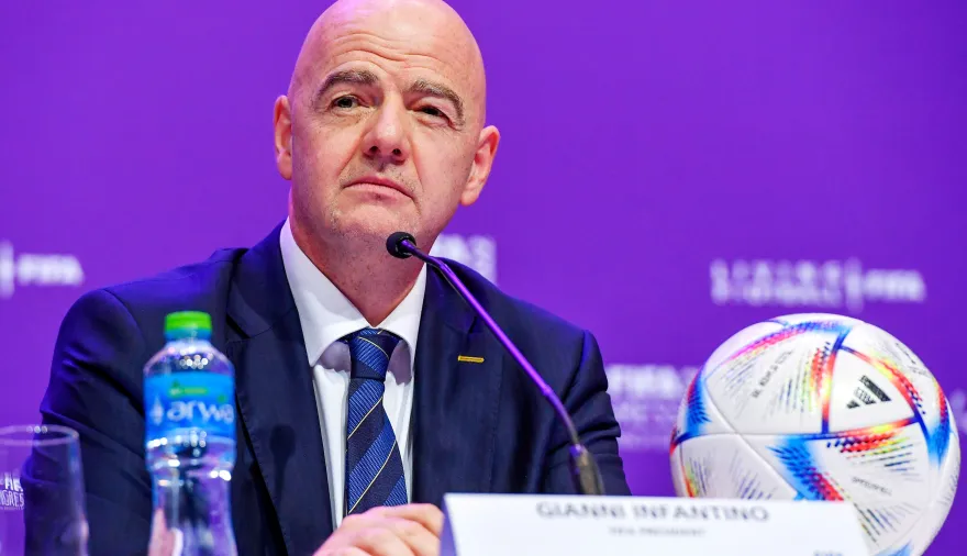 Infantino festejó el fin de la Superliga y pidió más apoyo para las mujeres en el fútbol