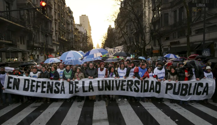 Gobierno extiende extraordinarias y sorprende con una ley clave para universidades