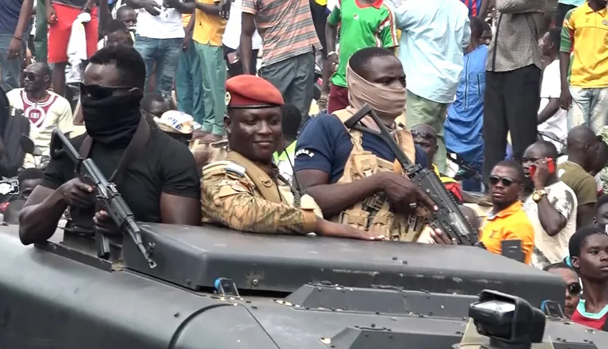 Burkina Faso obliga a multinacionales a mudarse: qué esconde el decreto de Traoré