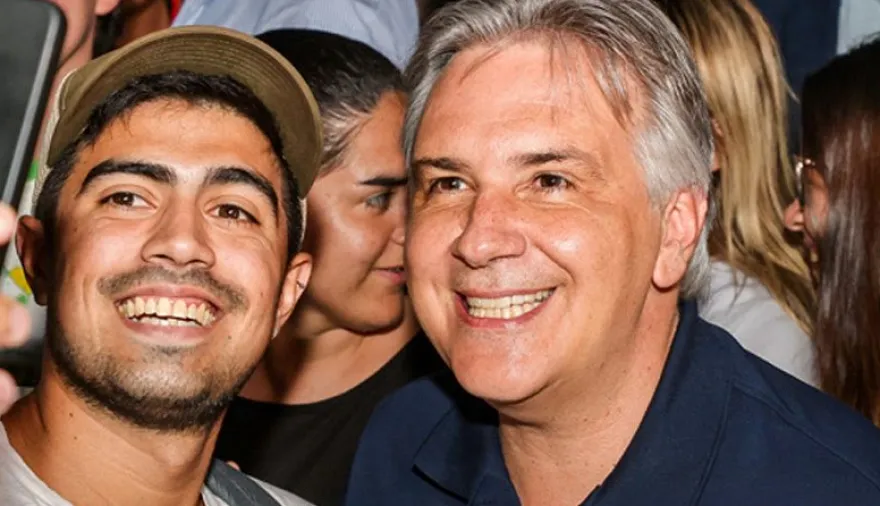 870 millones en “cortesía y homenaje” en Córdoba: qué le exige Juez a Llaryora