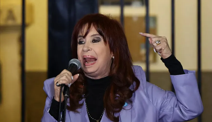 El PJ de Cristina Kirchner marcó a los peronistas aliados a Milei: a quiénes apunta