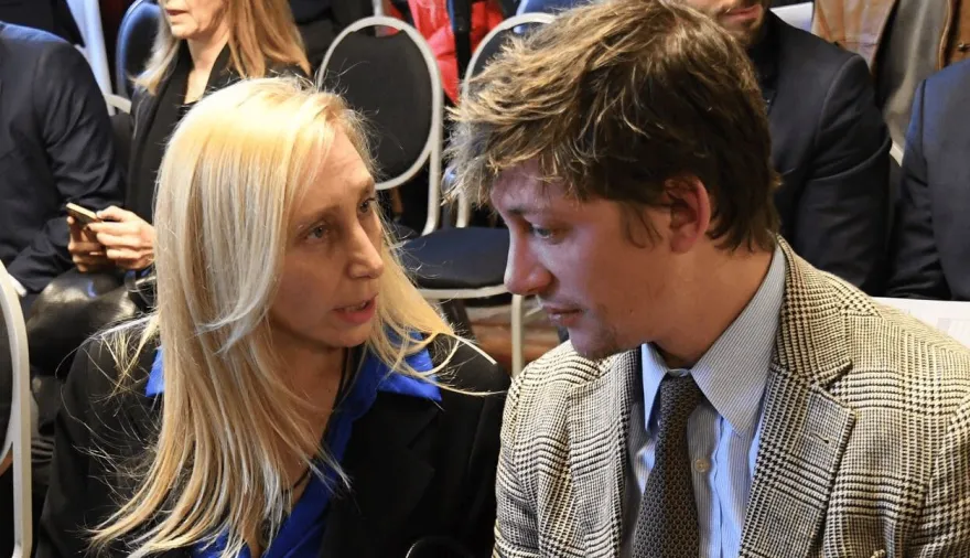 Del triángulo de hierro al frío saludo: por qué se pelearon Karina Milei y Santiago Caputo