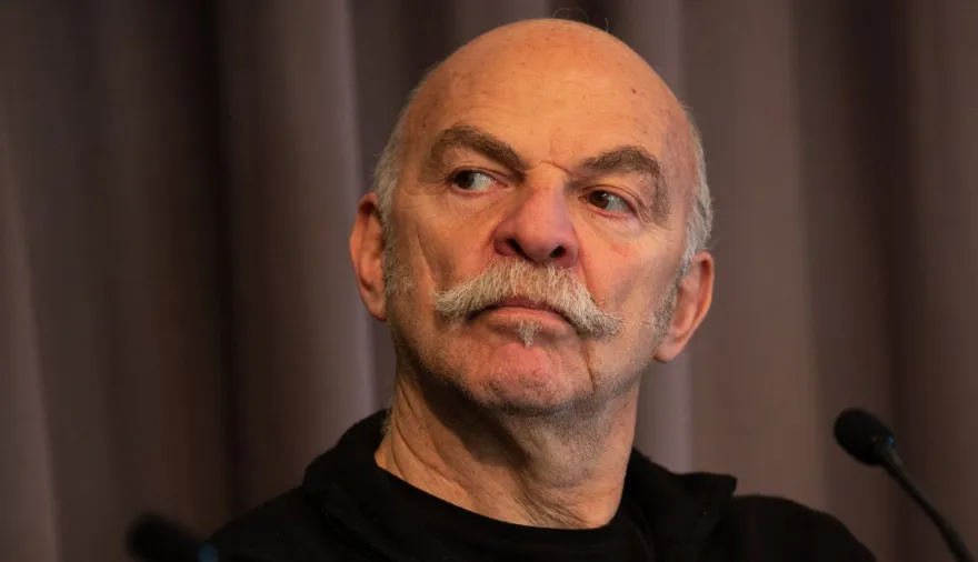 Martín Caparrós dijo que es “humillante” que el presidente sea “tan estúpido”