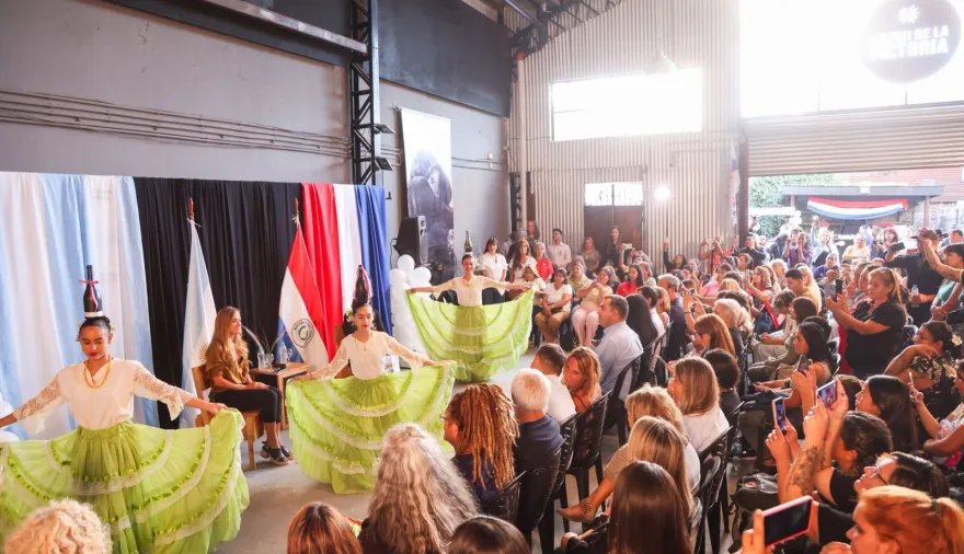 Victoria Tolosa Paz encabezó un encuentro con mujeres paraguayas y cuestionó al Gobierno de Milei