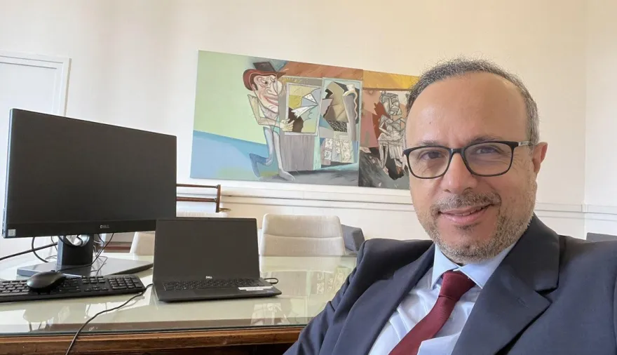 De Alberto a Milei: Aracre debuta en la TV Pública con un ciclo sobre economía liberal