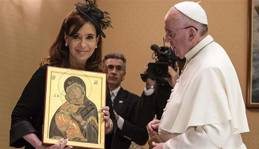 Del conflicto a la paz: cómo reaccionó el kirchnerismo ante la elección de Francisco