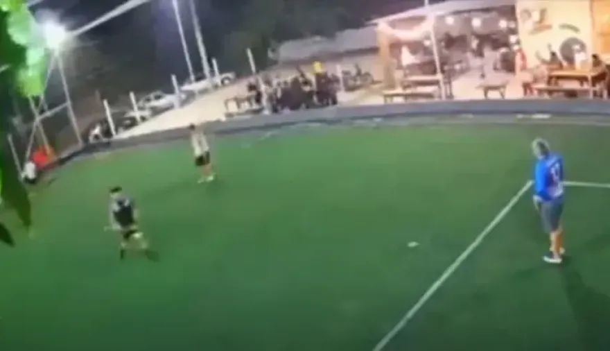 Video: el brutal tiroteo frente a una canchita de fútbol que generó pánico y corridas