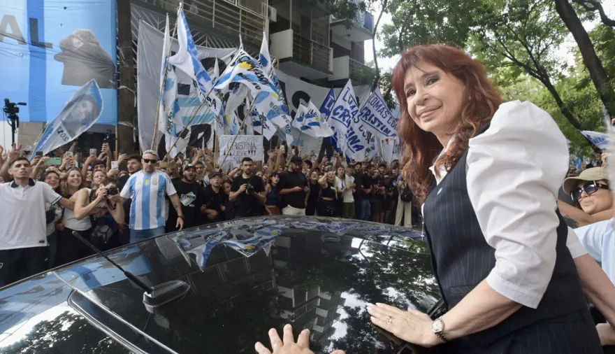 Cristina, Cuadernos y la reacción de Kicillof para "cumplir" y evitar reproches