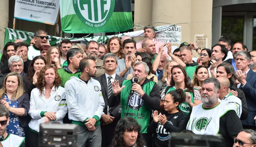 Amenazas de despidos: ATE responde con un 'paro a la japonesa'