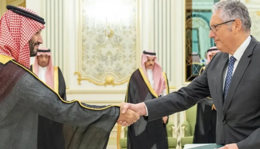 Lujo en guerra: el escándalo que expone la crisis diplomática argentina