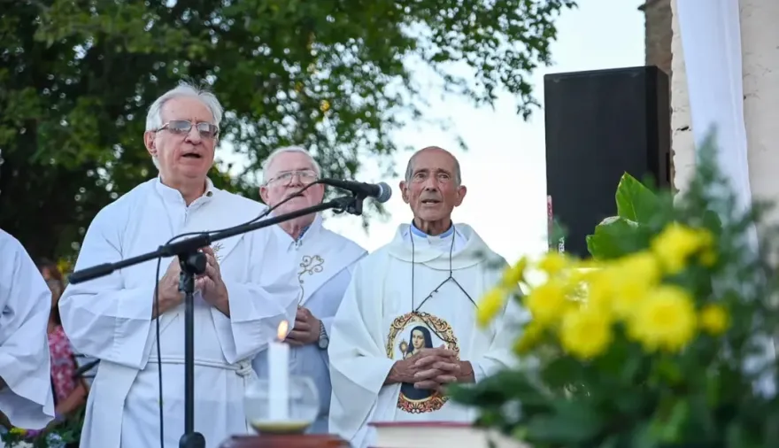 El padre Horacio Fasce y una trayectoria que trasciende generaciones en Domselaar