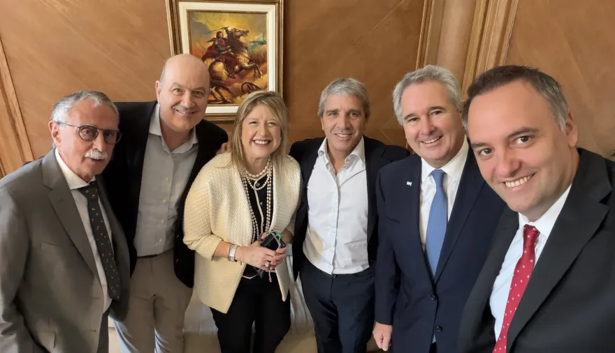 En medio de las polémicas, Adorni suma exposición y prepara su debut en el Congreso