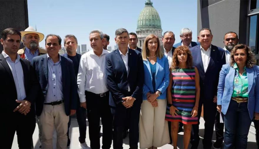 Milei mira de reojo: intendentes avanzan con una cumbre por fondos