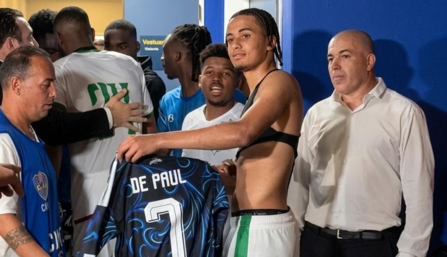 Argentina-Mauritania: la camiseta de Messi desató una disputa en el vestuario