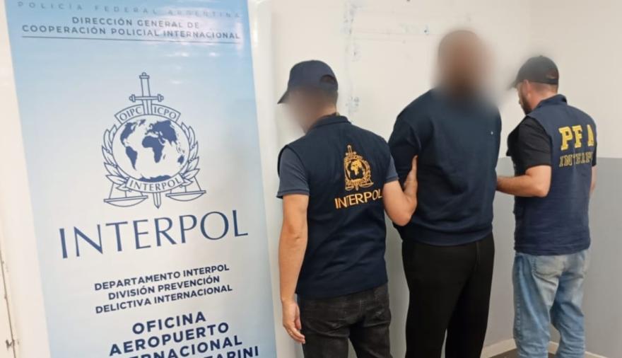 La ruta de las “mulas”: extraditan a un dominicano acusado de reclutar argentinos para llevar cocaína a Europa