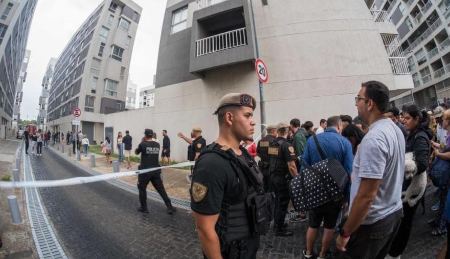 Parque Patricios: cómo es el operativo para que los vecinos retiren elementos personales