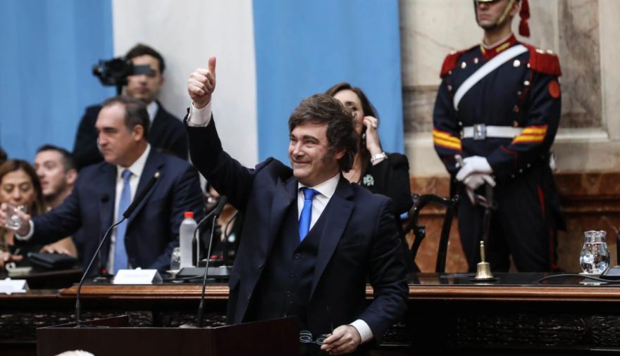 Cómo explicó Milei su frase sobre la desaparición de sectores: la metáfora de la lámpara