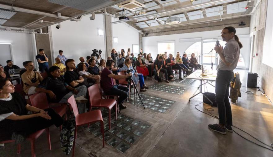 Arte, ciencia y tecnología: lanzan una nueva convocatoria con becas y residencias internacionales