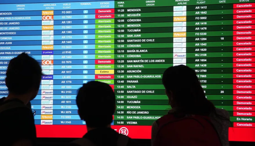 Pasajeros vs. aerolíneas por cancelaciones o equipaje: la medida clave del Gobierno