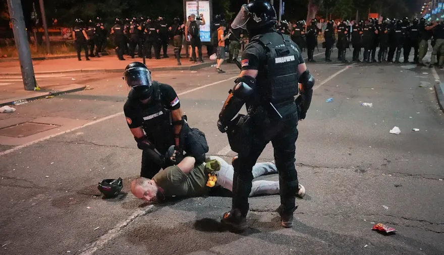 Vučić abre diálogo en medio de protestas y presión electoral