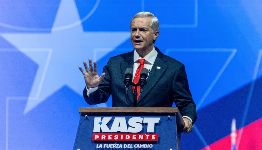 Chile y Argentina recortan gasto: la diferencia que abre una discusión mayor