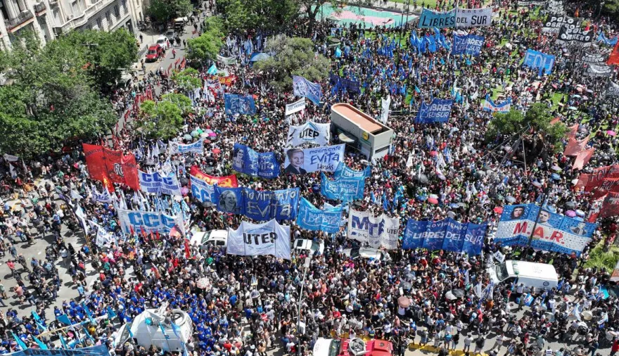 La CGT convoca a Plaza de Mayo y desafía al Gobierno por salarios y ajuste