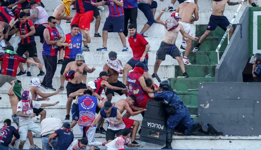Qué pasó en el clásico paraguayo Cerro Porteño-Olimpia que dejó 72 heridos