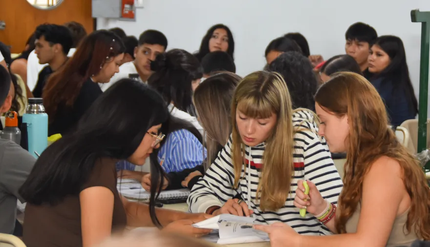 Becas Progresar 2026: los 7 pedidos urgentes que el peronismo llevó a Diputados