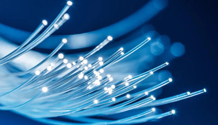 Claro Brasil acelera fibra y promete mejor conexión en zonas clave