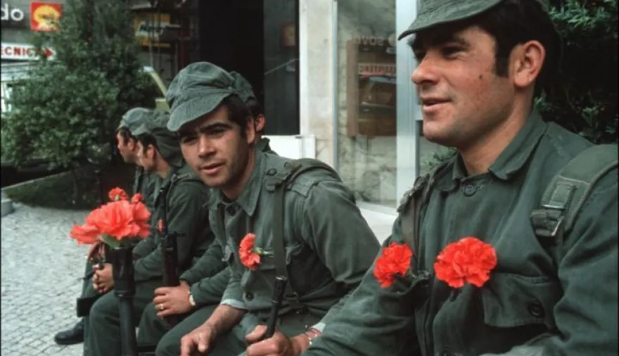 Revolución de los Claveles: cómo cayó la dictadura en Portugal