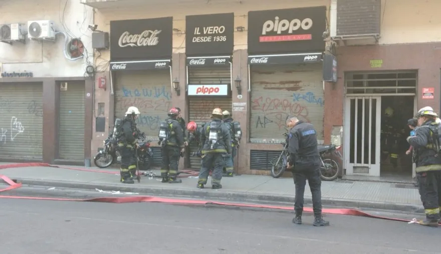 Un incendio en Paraná al 400 dejó un saldo de 10 heridos y 25 evacuados