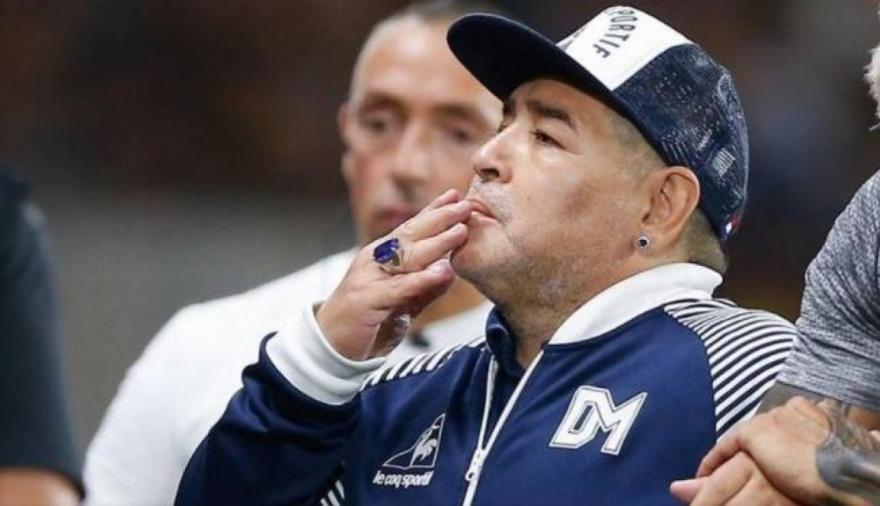 “Lo vi completamente hinchado”: declaró el primer policía que llegó a la casa de Maradona