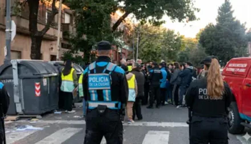 Megaoperativo en Villa Mitre: cuatro detenidos tras desalojar casas usurpadas por décadas