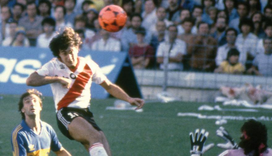 Alonso, la pelota naranja y una tarde de River que todavía emociona