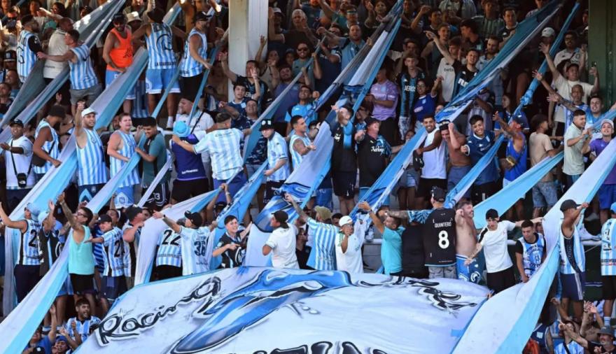 Racing se puso la camiseta por sus hinchas en Bolivia