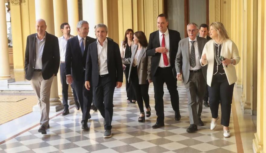 Adorni apura a los ministros y fija una fecha límite para el ajuste