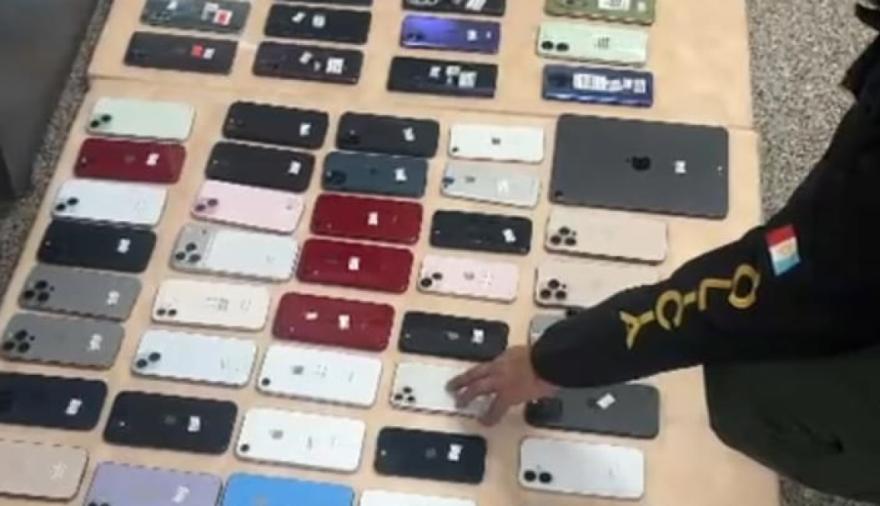 Rastrearon un celular robado y hallaron un escondite con decenas de teléfonos envueltos en papel aluminio