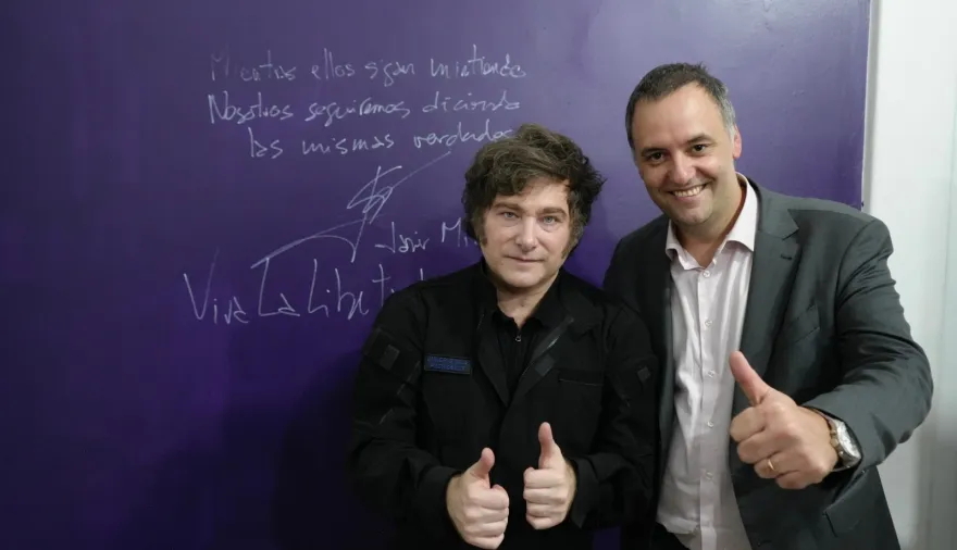 “Adorni no se va ni en pedo”: Milei adelantó que presentará su declaración jurada