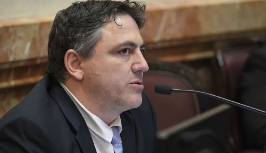 Milei, Paoltroni y Adorni: la interna libertaria que tensiona el Senado