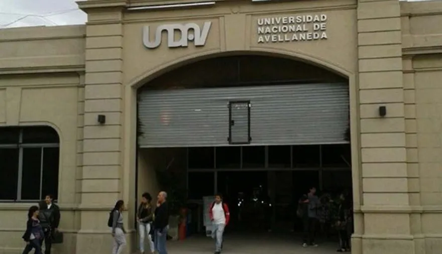 Universidades en crisis, obras millonarias